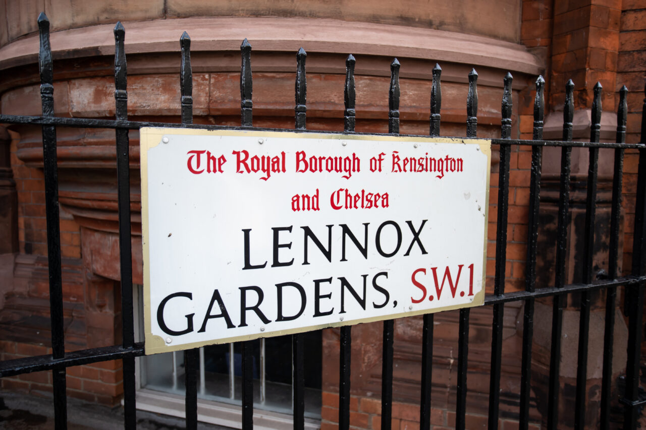 Lennox Gardens street plaque